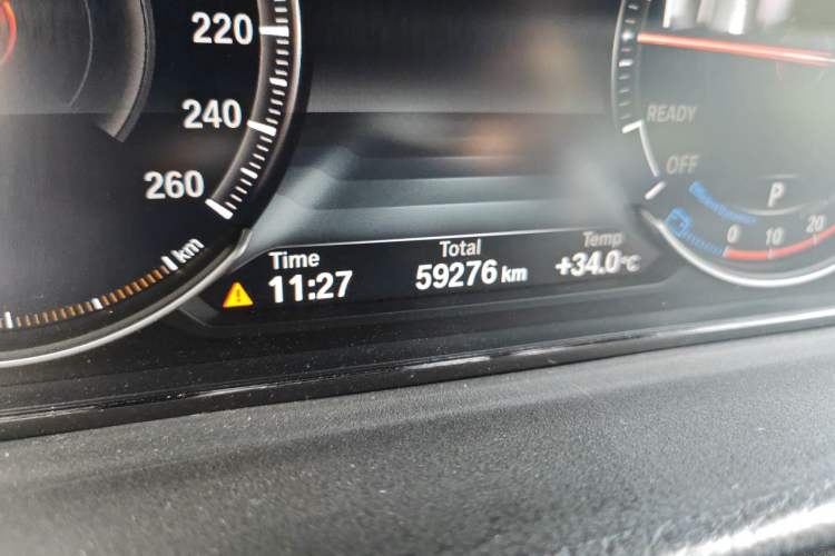 Used BMW 3 Series GT 2020 320i M Sport Package Odometer Close Up