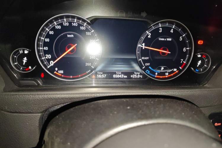 Used BMW 3 Series GT 2020 320i M Sport Package Odometer Close Up
