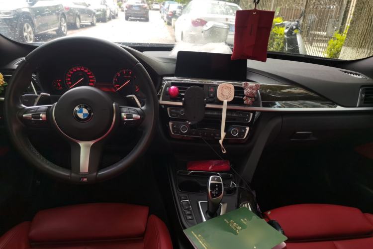 Used BMW 3 Series GT 2020 330i M Sport Night Edition Center Console