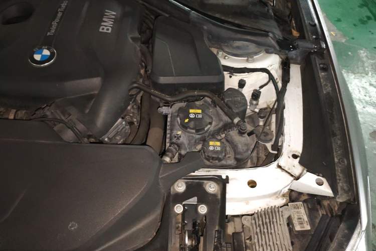 Used BMW 3 Series GT 2020 320i M Sport Package Engine Bay Left