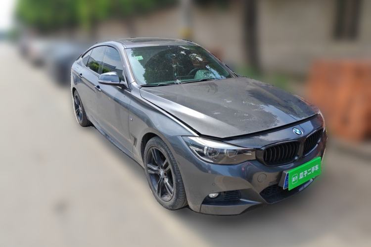 Used BMW 3 Series GT 2020 320i M Sport Package Front Right 45 Deg