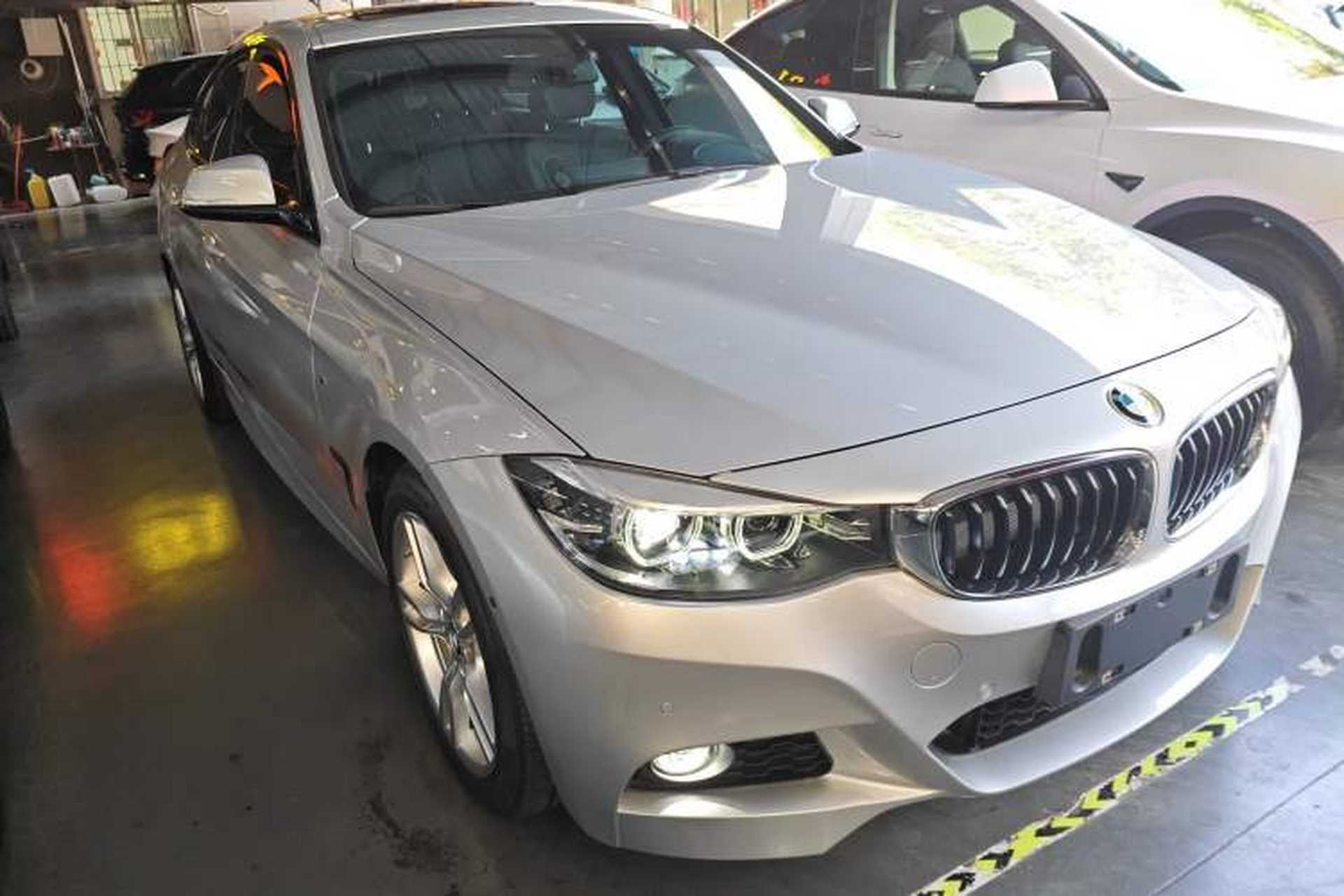 Used BMW 3 Series GT 2020 320i M Sport Package Front Right 45 Deg