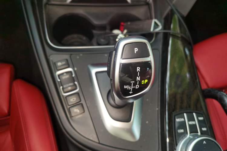 Used BMW 3 Series GT 2020 330i M Sport Night Edition Gear Lever