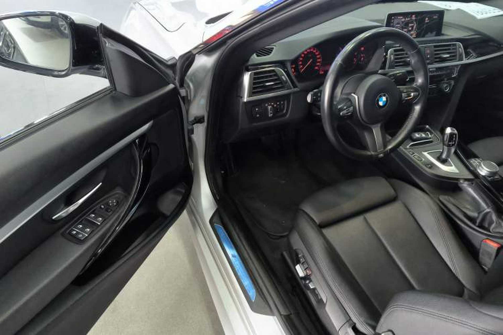 Used BMW 3 Series GT 2020 320i M Sport Package Interior 3