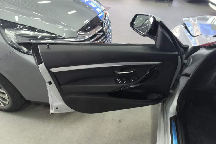 Used BMW 3 Series GT 2020 320i M Sport Package Interior 7