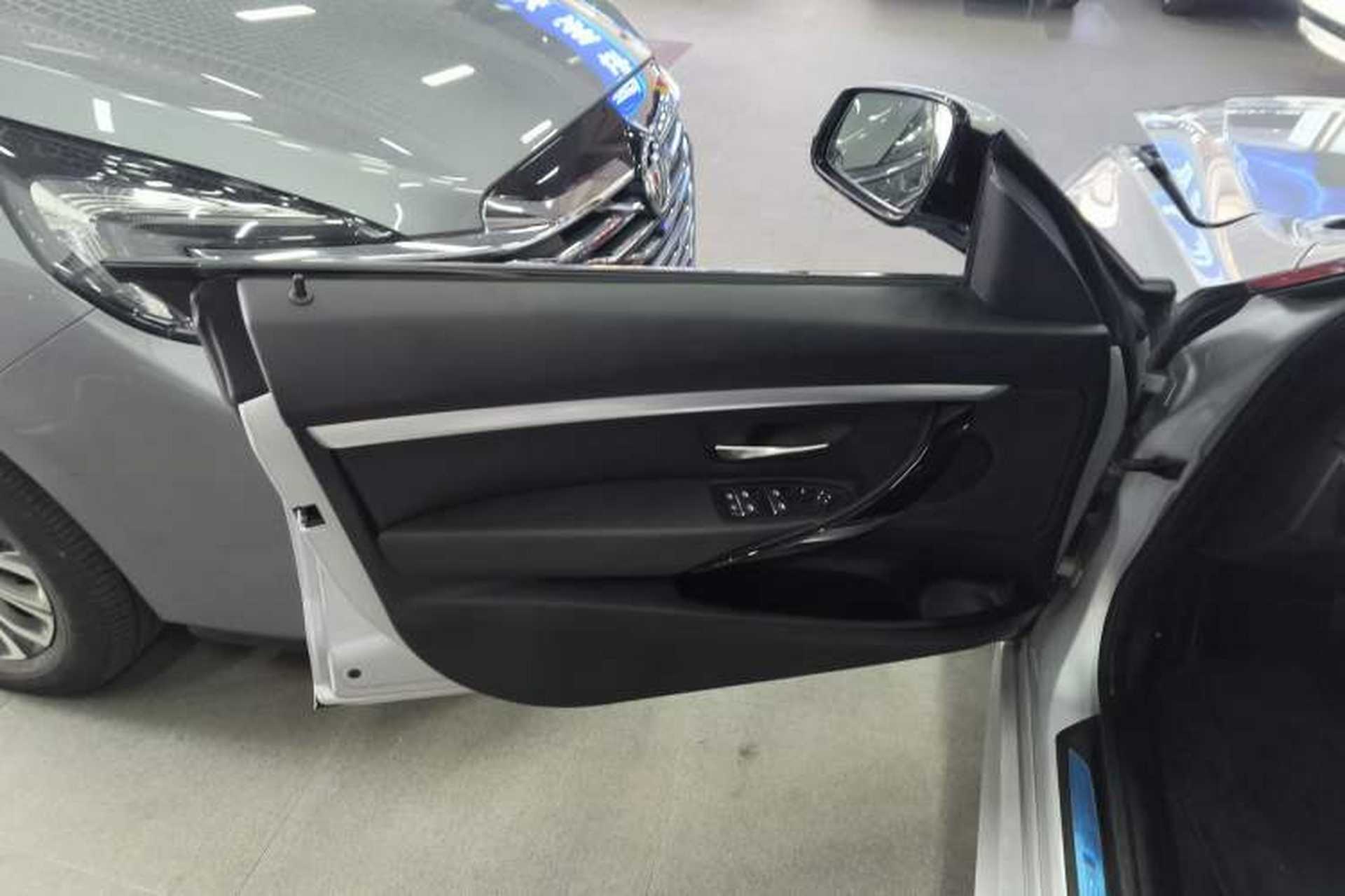 Used BMW 3 Series GT 2020 320i M Sport Package Interior 7