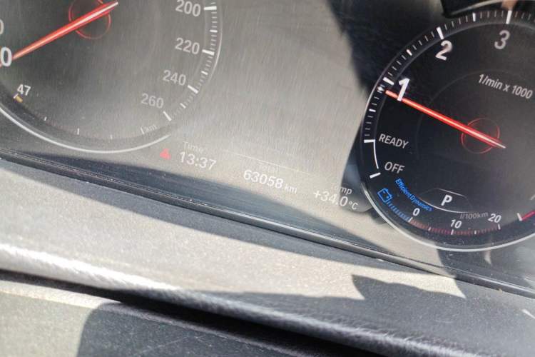 Used BMW 3 Series GT 2020 320i M Sport Package Odometer Close Up