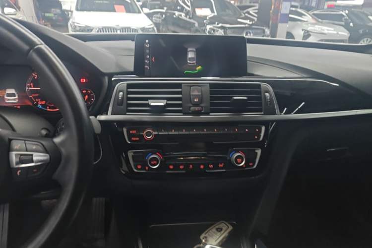 Used BMW 3 Series GT 2020 320i M Sport Package Audio And AC Panel