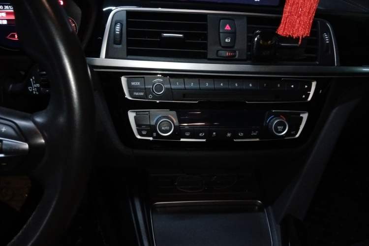 Used BMW 3 Series GT 2020 320i M Sport Package Audio And AC Panel
