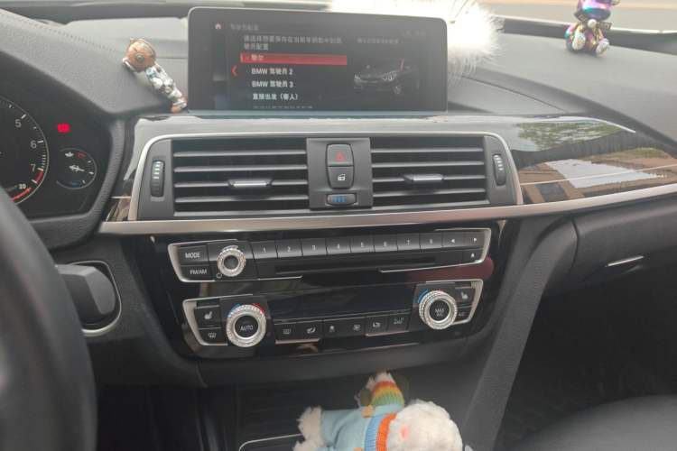Used BMW 3 Series GT 2020 330i M Sport Night Edition Audio And AC Panel