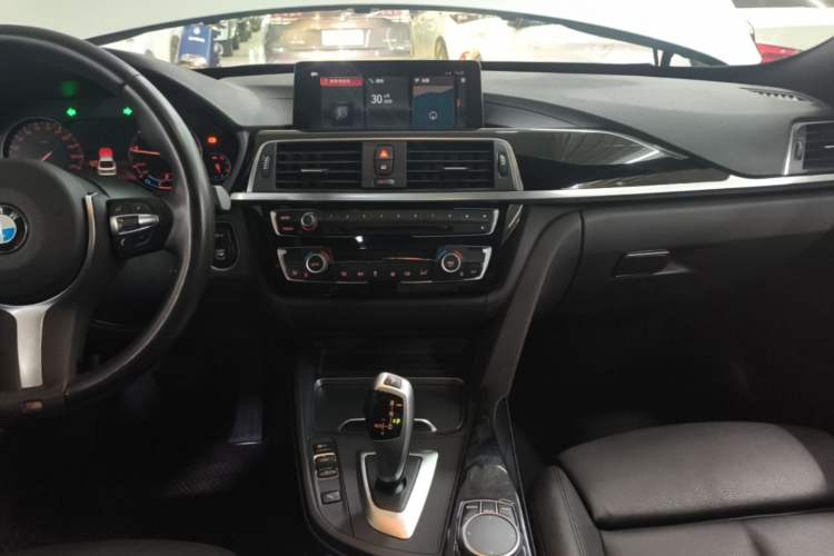 Used BMW 3 Series GT 2020 320i M Sport Package Audio And AC Panel