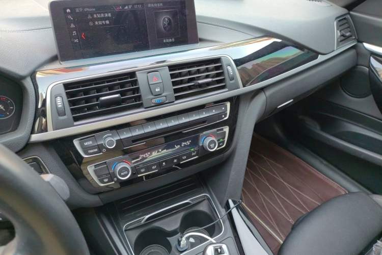 Used BMW 3 Series GT 2020 320i M Sport Package Audio And AC Panel