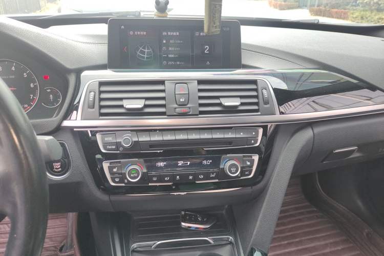 Used BMW 3 Series GT 2020 320i M Sport Package Audio And AC Panel