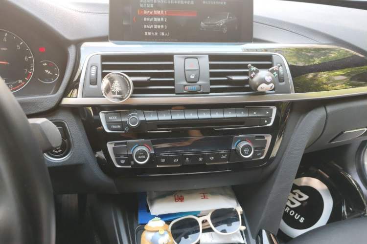 Used BMW 3 Series GT 2020 320i M Sport Package Audio And AC Panel