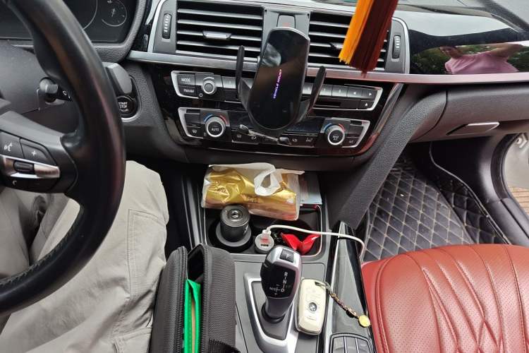 Used BMW 3 Series GT 2020 320i M Sport Package Audio And AC Panel