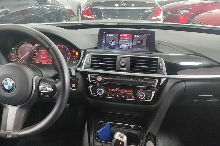 Used BMW 3 Series GT 2020 320i M Sport Package Audio And AC Panel
