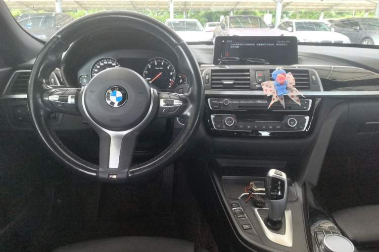 Used BMW 3 Series GT 2020 320i M Sport Package Center Console
