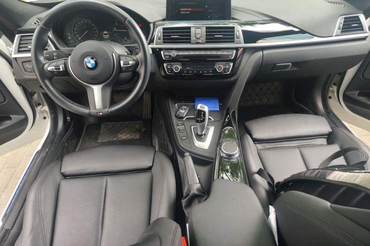 Used BMW 3 Series GT 2020 320i M Sport Package Center Console