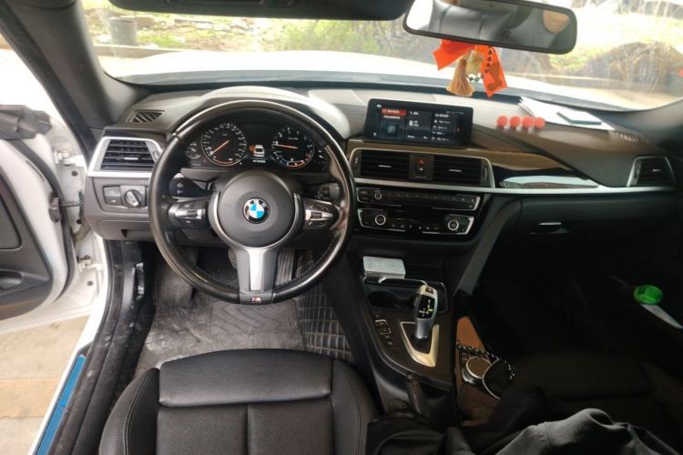 Used BMW 3 Series GT 2020 320i M Sport Package Center Console