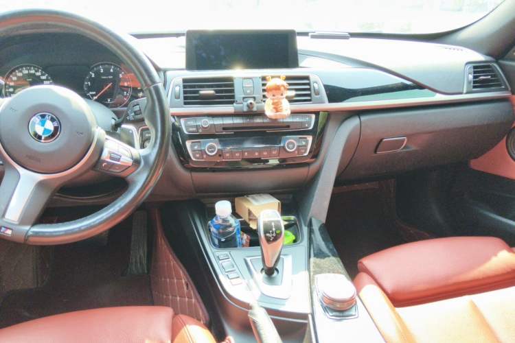 Used BMW 3 Series GT 2020 320i M Sport Night Edition Center Console