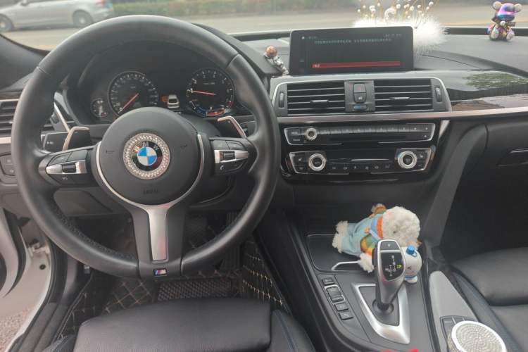 Used BMW 3 Series GT 2020 330i M Sport Night Edition Center Console