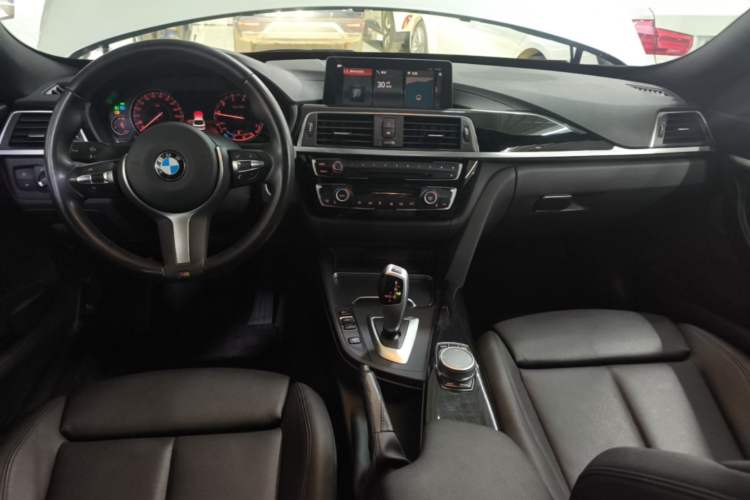 Used BMW 3 Series GT 2020 320i M Sport Package Center Console
