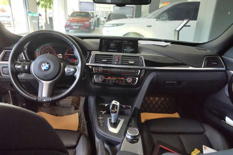 Used BMW 3 Series GT 2020 320i M Sport Package Center Console