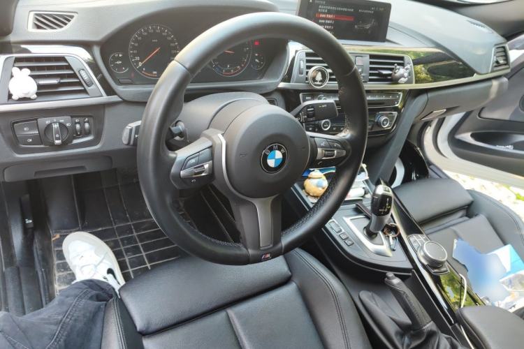 Used BMW 3 Series GT 2020 320i M Sport Package Center Console