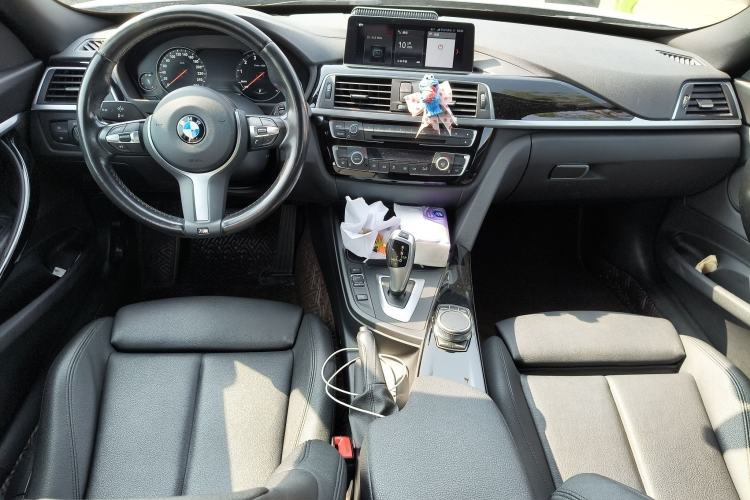 Used BMW 3 Series GT 2020 320i M Sport Package Center Console