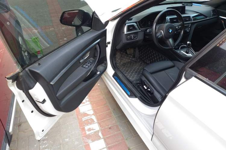 Used BMW 3 Series GT 2020 320i M Sport Package Driver Seat