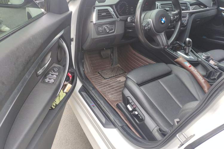 Used BMW 3 Series GT 2020 320i M Sport Package Driver Seat