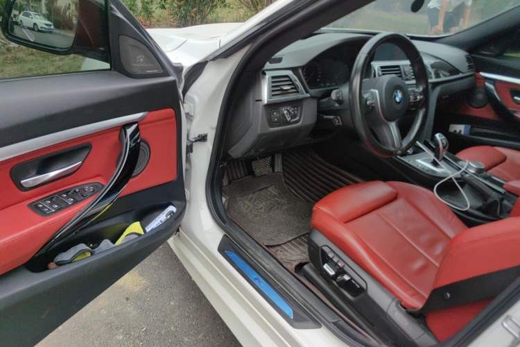 Used BMW 3 Series GT 2020 320i M Sport Night Edition Driver Seat