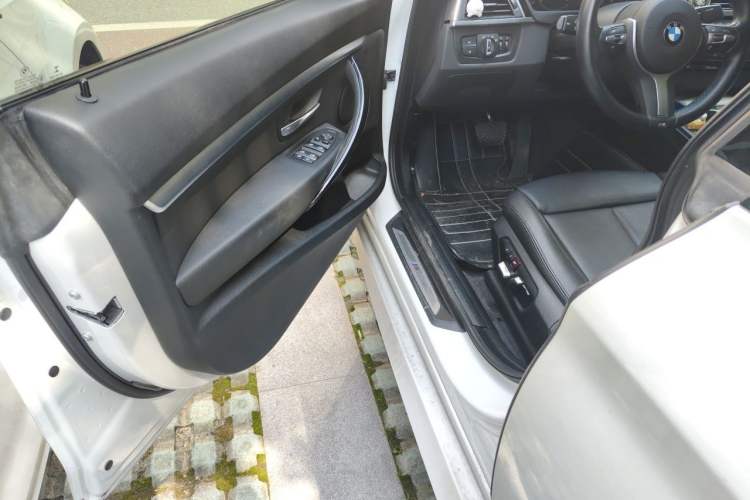Used BMW 3 Series GT 2020 320i M Sport Package Driver Seat