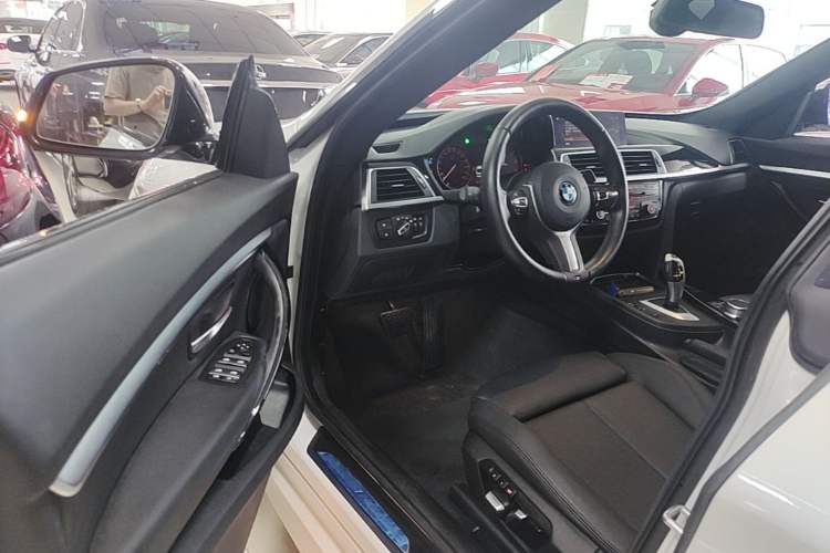 Used BMW 3 Series GT 2020 320i M Sport Package Driver Seat
