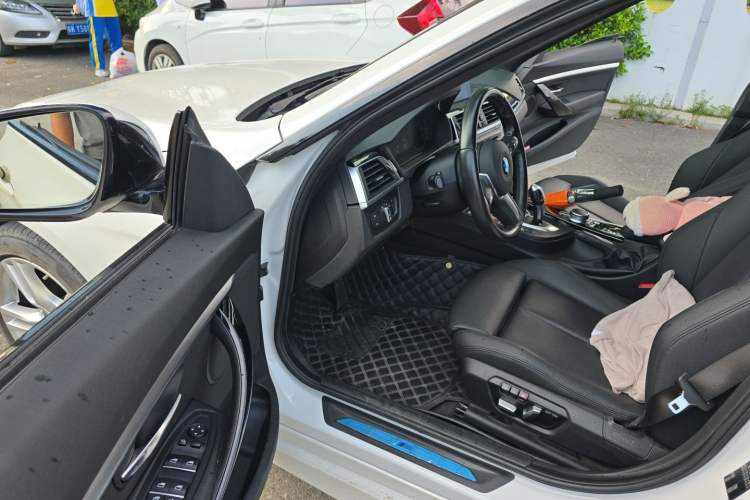 Used BMW 3 Series GT 2020 320i M Sport Package Driver Seat