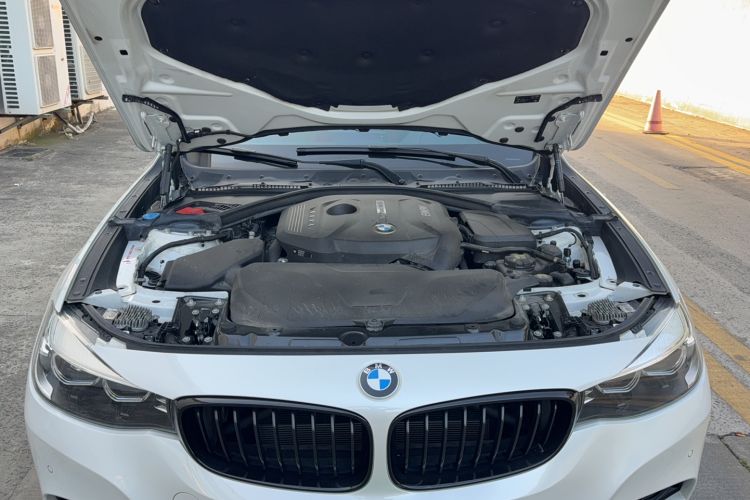 Used BMW 3 Series GT 2020 320i M Sport Night Edition Engine Bay