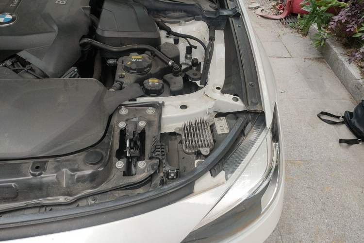 Used BMW 3 Series GT 2020 320i M Sport Package Engine Bay Left