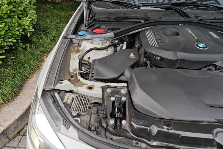 Used BMW 3 Series GT 2020 320i M Sport Night Edition Engine Bay Right