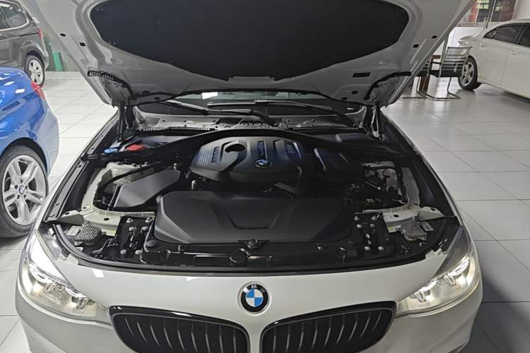 Used BMW 3 Series GT 2020 320i M Sport Night Edition Engine Bay