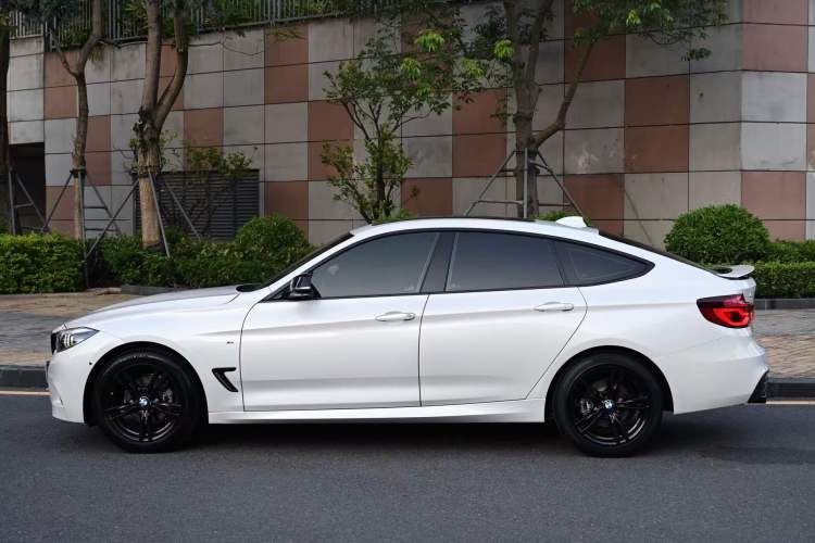 Used BMW 3 Series GT 2020 320i M Sport Night Edition Exterior 2
