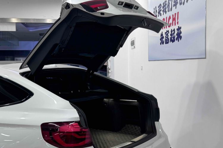 Used BMW 3 Series GT 2020 320i M Sport Package Exterior 3