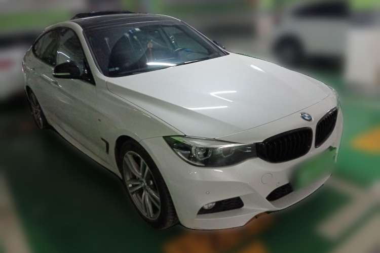 Used BMW 3 Series GT 2020 320i M Sport Package Front Right 45 Deg