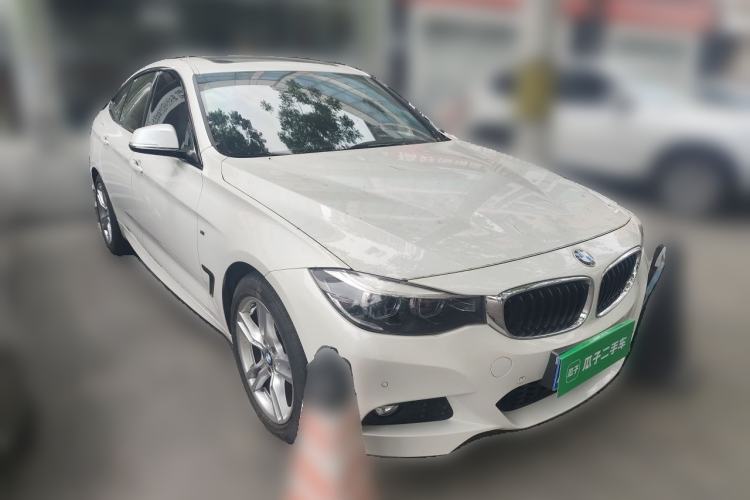 Used BMW 3 Series GT 2020 320i M Sport Package Front Right 45 Deg
