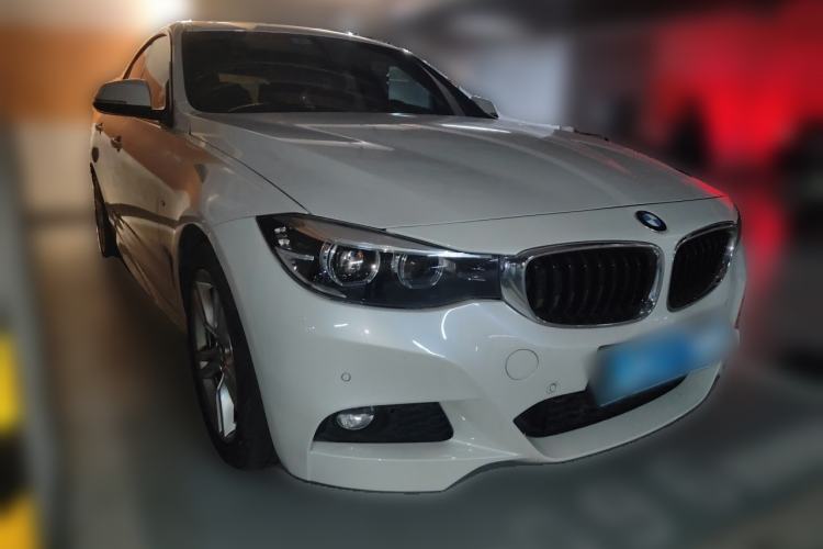 Used BMW 3 Series GT 2020 320i M Sport Package Front Right 45 Deg
