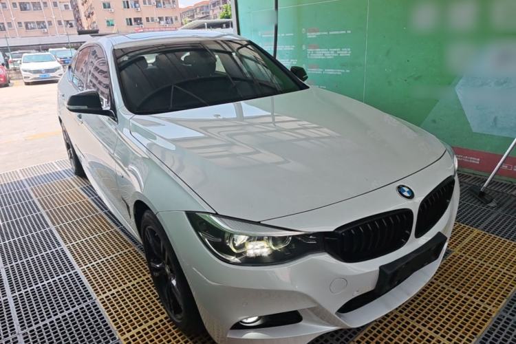 Used BMW 3 Series GT 2020 320i M Sport Package Front Right 45 Deg