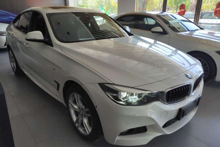 Used BMW 3 Series GT 2020 320i M Sport Package Front Right 45 Deg