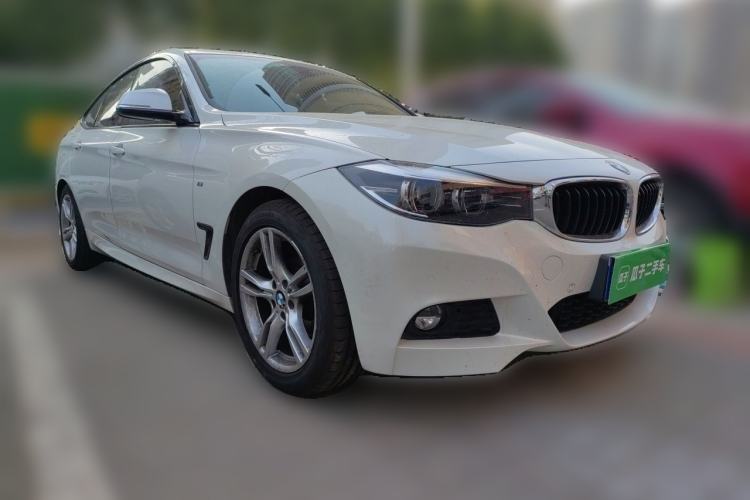 Used BMW 3 Series GT 2020 320i M Sport Package Front Right 45 Deg