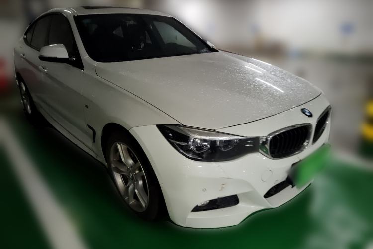 Used BMW 3 Series GT 2020 320i M Sport Package Front Right 45 Deg