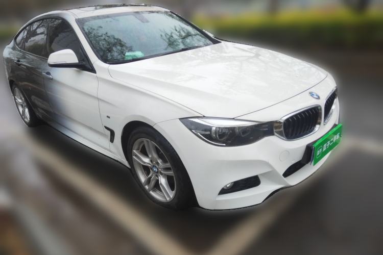 Used BMW 3 Series GT 2020 320i M Sport Package Front Right 45 Deg
