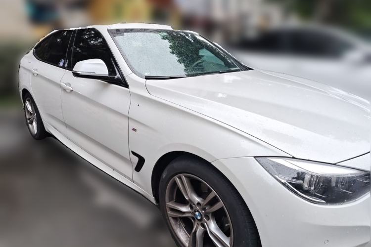 Used BMW 3 Series GT 2020 320i M Sport Package Front Right 45 Deg